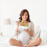 Gesundes Essen von Schwangere